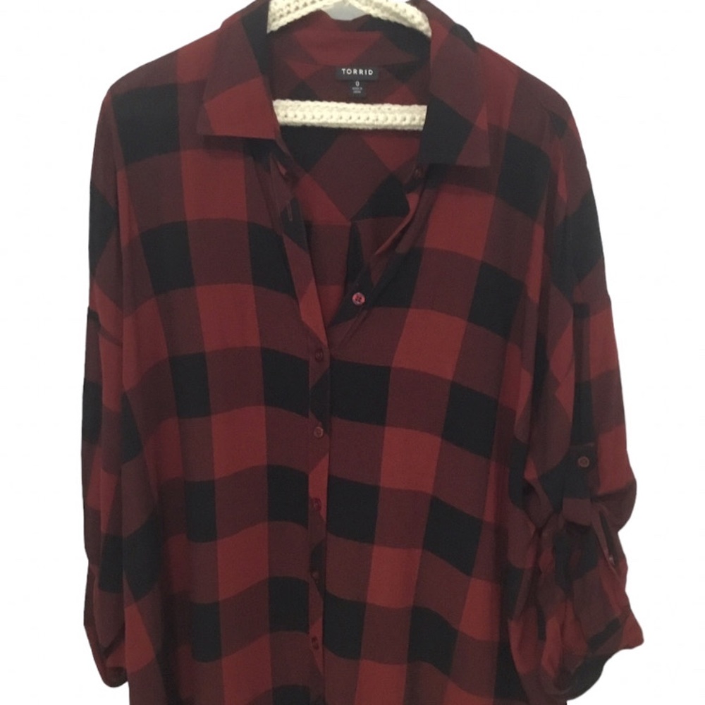 TORRID PLAID BUTTON-DOWN SHIRT, SIZE 0, Red and Black. Pre Owned.